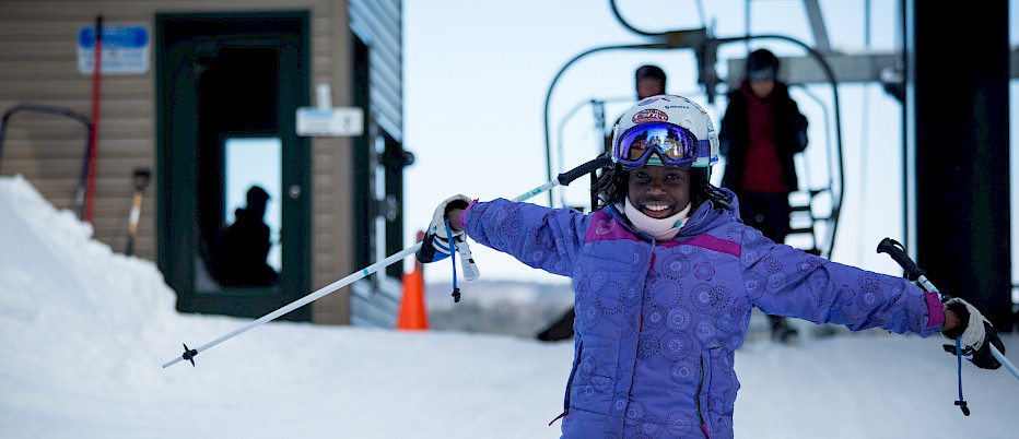 We wake up with enthusiasm at 7:30AM.  After breakfast and some time to tidy up the rooms, morning lessons run between 9:30AM - 11:30AM.  Free Ski begins at 11:30AM and goes until lunchtime.